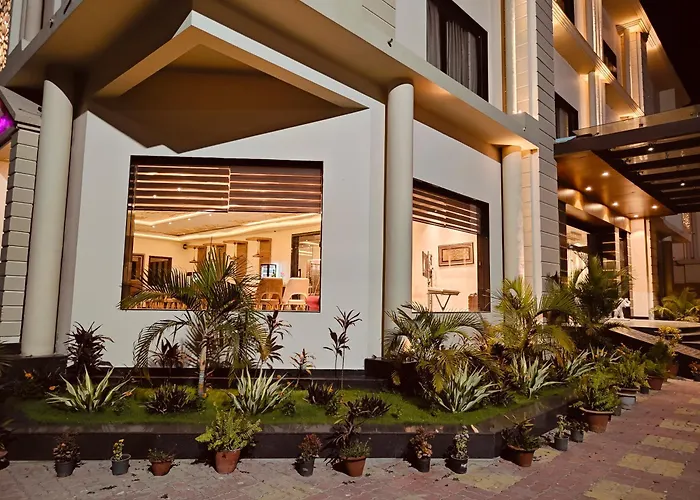 Mayur Hotel & Resort Sitapur 