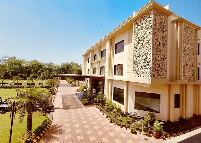 Mayur Hotel & Resort Sitapur 