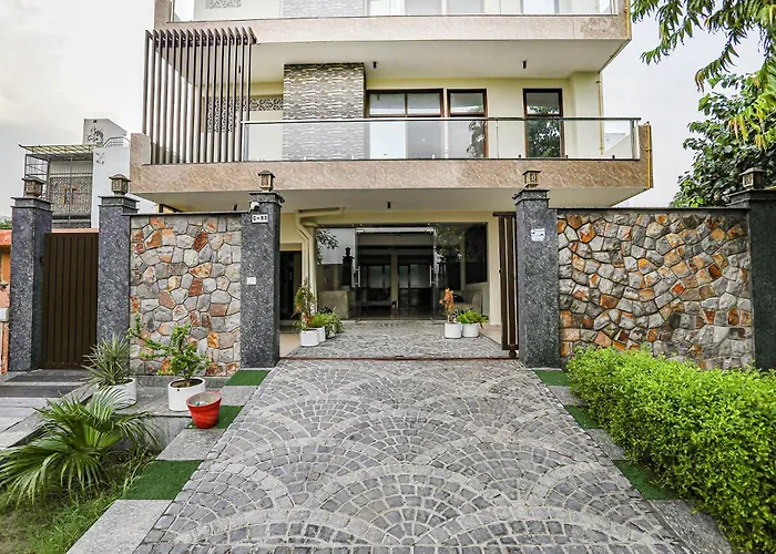 Fabhotel A&V Hospitality Noida