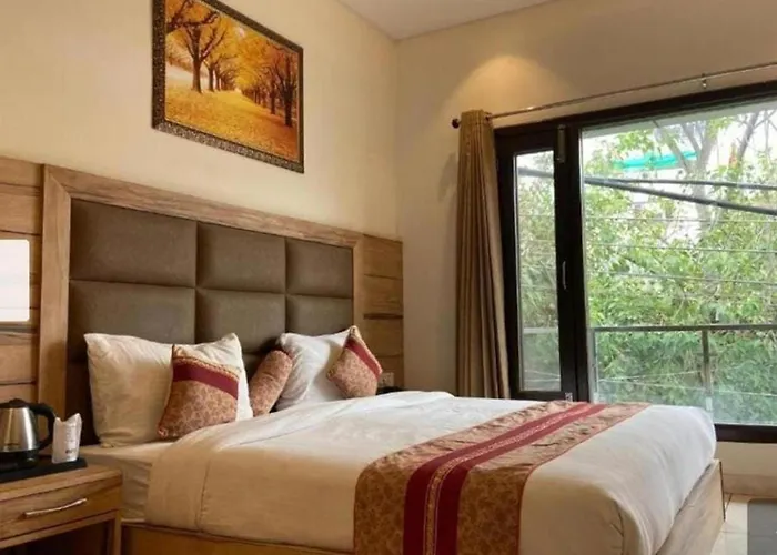 Hotel Nayyar Inn Near Golden Temple Amritsar