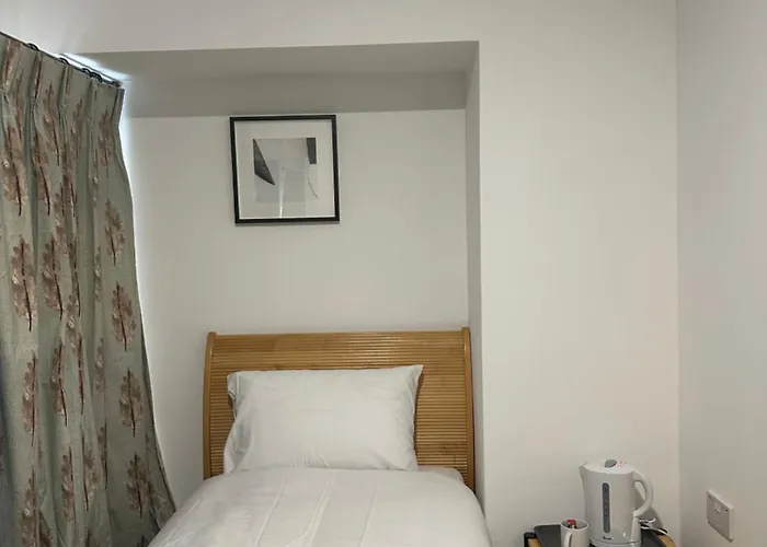 Continental Hotel With Access To Shared Kitchen Kingston upon Hull