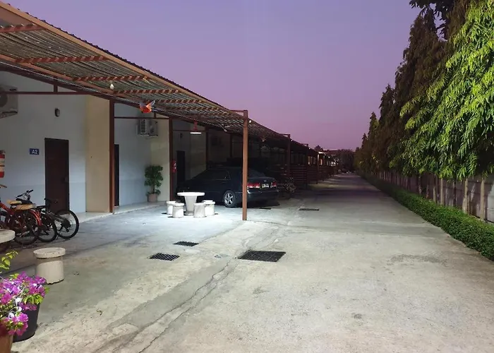 Friends House Resort Bangkok