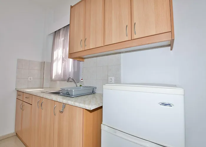 Ira Apartments Kamari 