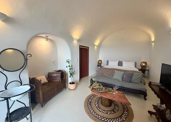 Elysian Elia Heritage Oia