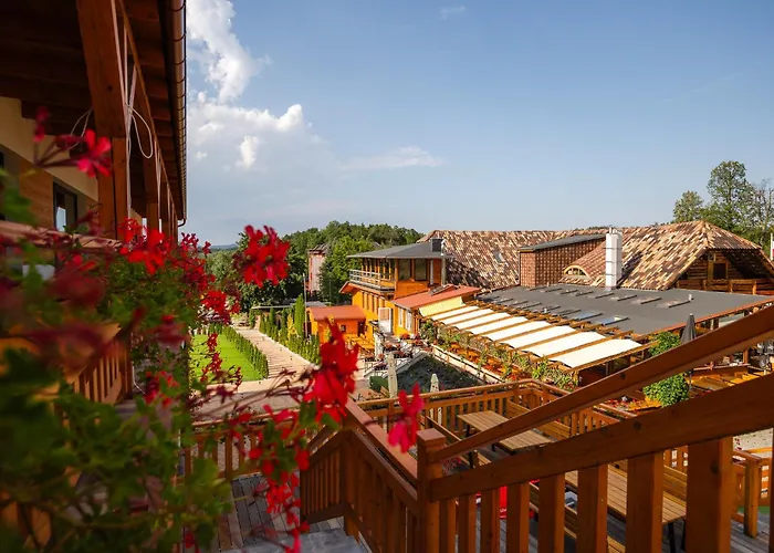 Hotel Mazurkowa & Wesela & Imprezy & Konferencje Jelenia Gora, Obok Restauracja Mazurkowa Chata