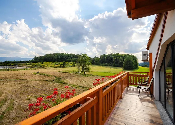 Hotel Mazurkowa & Wesela & Imprezy & Konferencje Jelenia Gora, Obok Restauracja Mazurkowa Chata