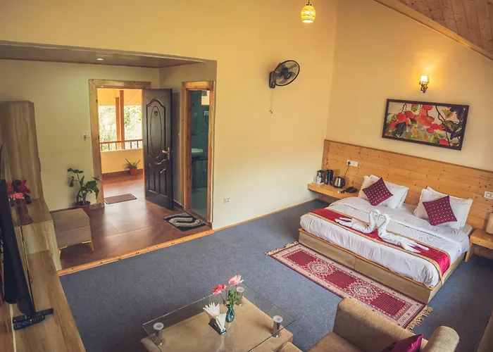 Persimmon Farmstead Hotel Manali 