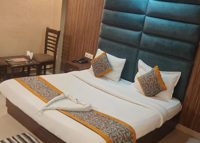 Hotel The Caves Near Delhi Airport New Delhi