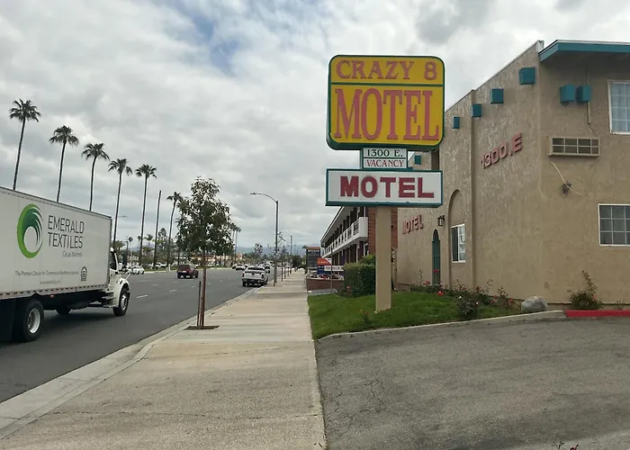 Crzy 8 Motel Orange