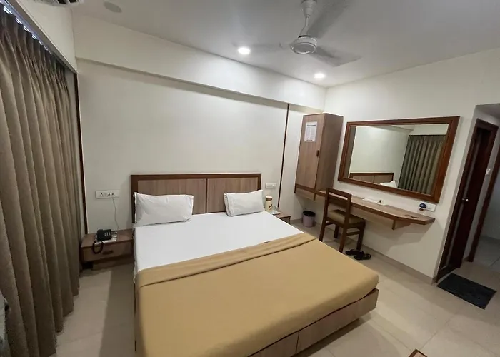 Hotel Golden Plaza Surat