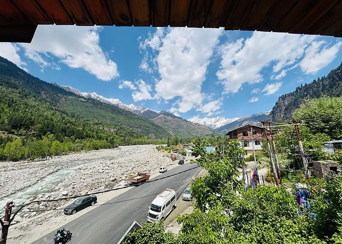 The Riverine Villa Manāli