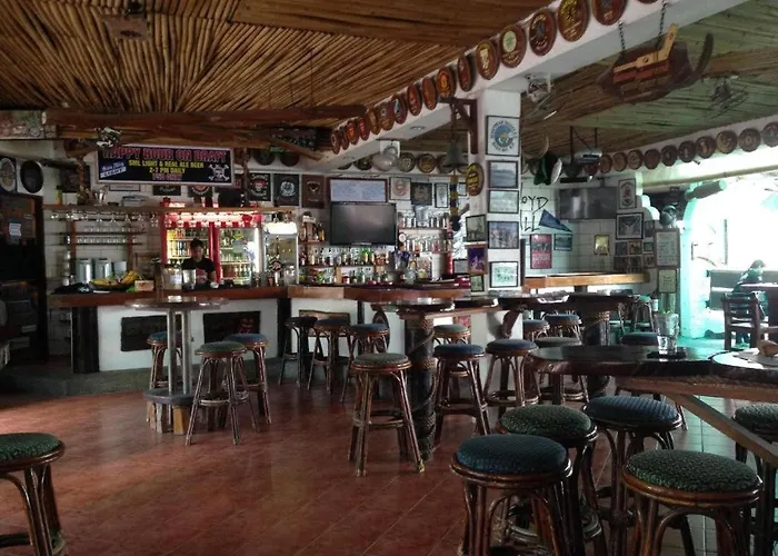 Harleys Pub And Hotel Subic