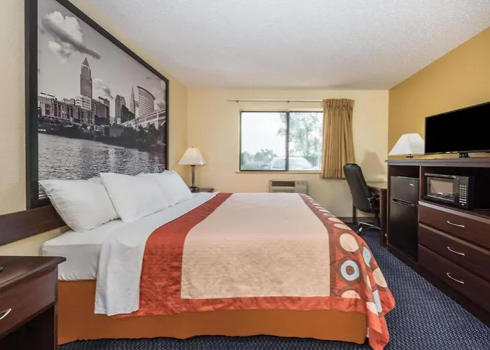 Super 8 By Wyndham Franklin/Middletown Area Hotel