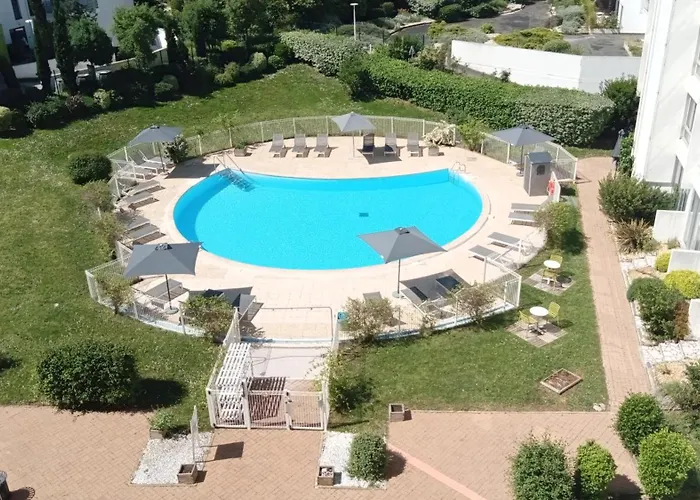 Residence Avec Piscine Face Au Port 200M Plage La Rochelle 