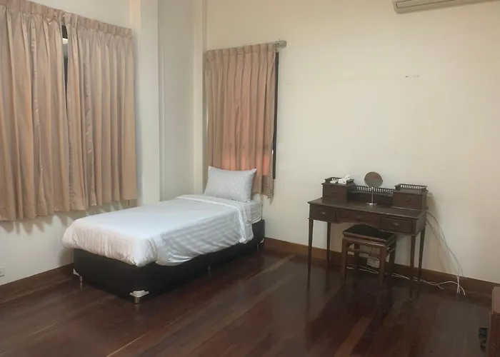 Hotel Baan Tanwa - Mrt Ratchadapisek Exit 1 Or 2 Bangkok