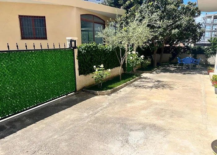 Bp Beach Apartments Golem 
