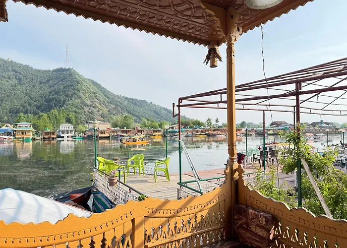 New Sea Palace Houseboats Srinagar 