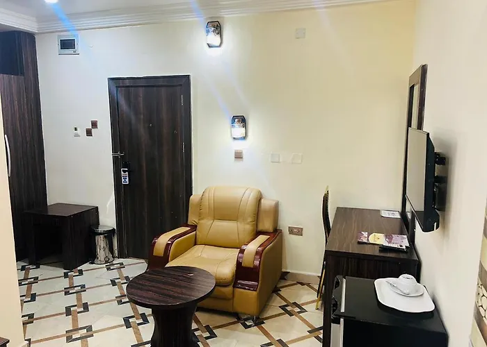 Parris Royal Hotel Gwarinpa