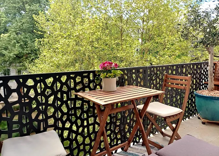 Bed and Breakfast Le Jardin D'Alex à Neuilly-sur-Seine
