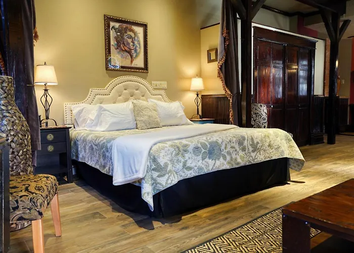Flatiron Suite 104 - King Sized Comfort Hot Springs