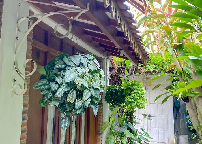 Rumah Kayu Yogyakarta By Hamsa Putih