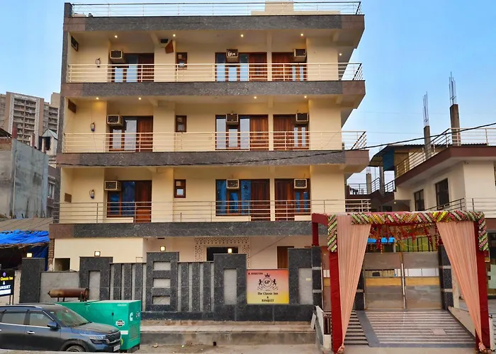 Vroom Hotel Golden Palace Noida