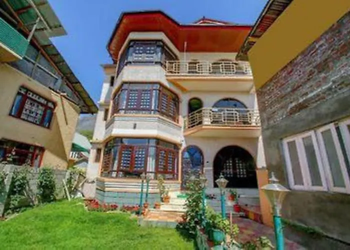 Hotel Nishat Lake View Resorts Srinagar