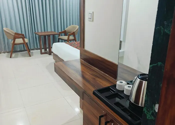 Hotel Maple Leaf Ahmedabad