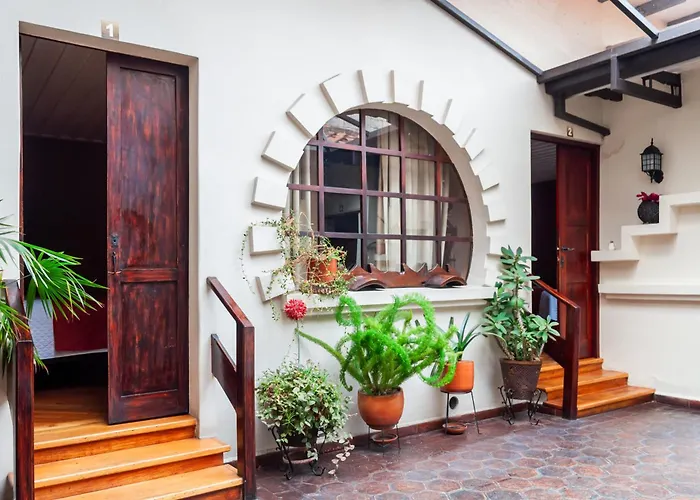 Hotel Calle Angosta Cuenca