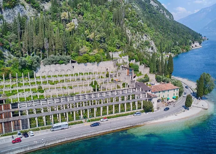 Pra De La Fam Hotel & Apartments Tignale