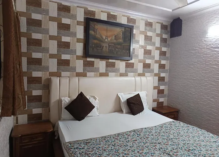 Hotel White Palace,Nizamuddin Railway Station New Delhi