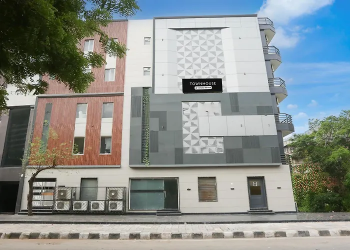 Super Townhouse Rohini Sector 18 Formerly Relic Stay Delhi 