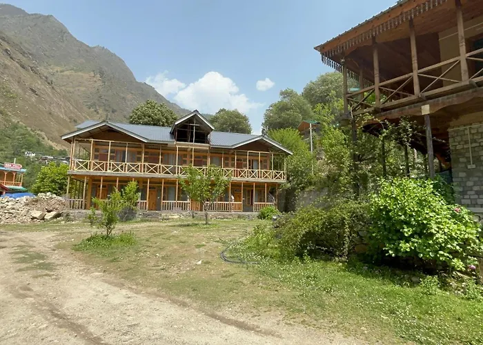 Usha River Side Resort Gushaini