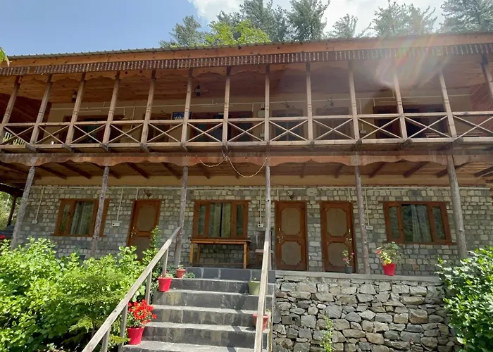 Usha River Side Resort Gushaini