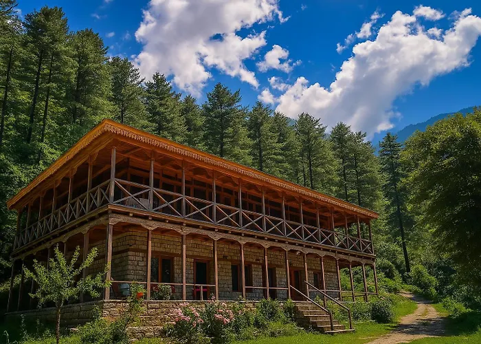 Usha River Side Resort Gushaini