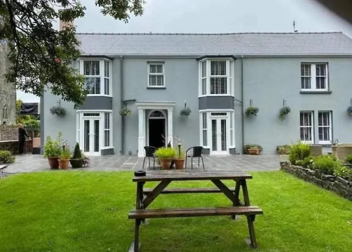 Oyo Lamphey Hall Pembroke