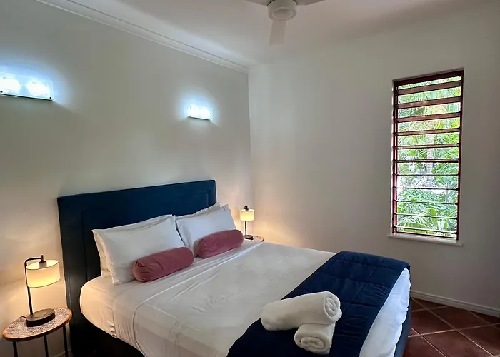 Oasis At Palm Cove Aparthotel