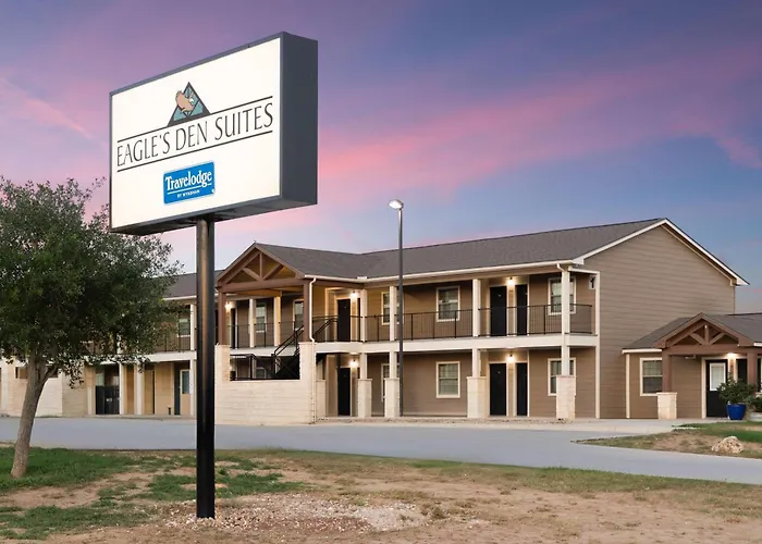 Eagle'S Den Suites Carrizo Springs A Travelodge By Wyndham