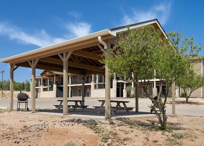 Eagle'S Den Suites Big Spring A Travelodge By Wyndham