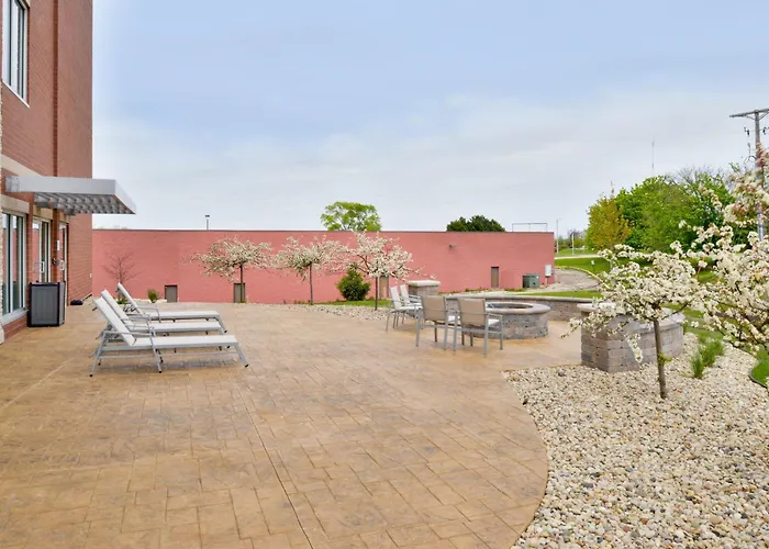 Holiday Inn Express & Suites Madison By Ihg