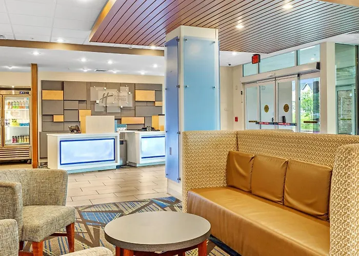 Holiday Inn Express & Suites Mobile - University Area By Ihg