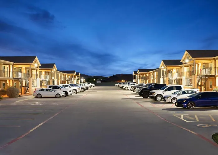 Eagle'S Den Suites Andrews A Travelodge By Wyndham