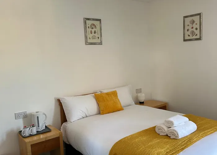 Continental Hotel With Access To Shared Kitchen Kingston upon Hull