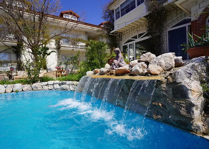 Cumbalıca Flora Otel Çeşme