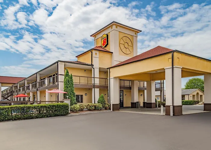 Super 8 By Wyndham Columbia Hotel Match
