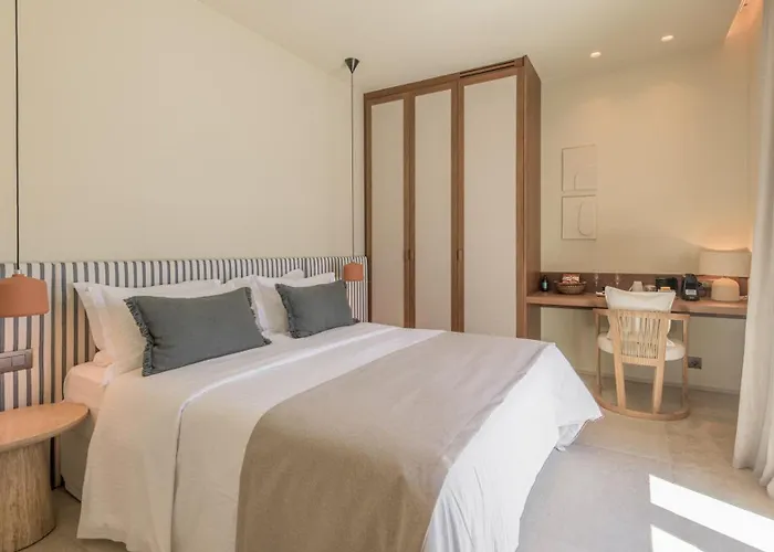 Hotel Eleni Adamantas 