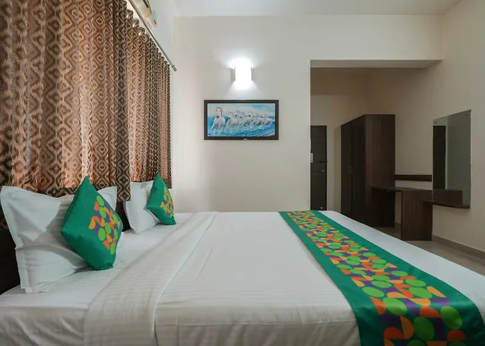 Treebo Pappilon Palace - Pvs Circle Mangalore