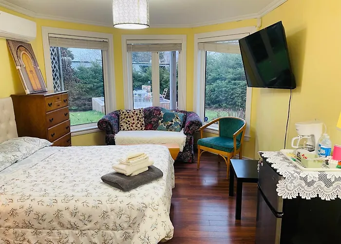Lily'S Garden Hotel Charlottetown