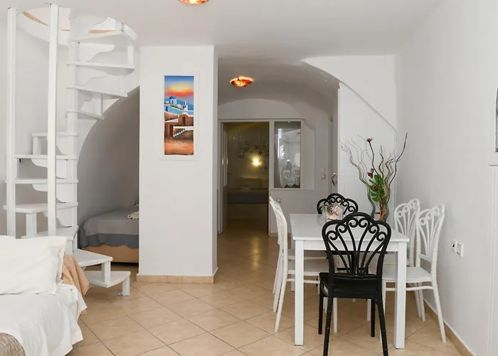 Vinas Place City Center Fira 