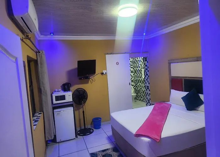 Francos Guest Lodge Accommodation Vanderbijlpark